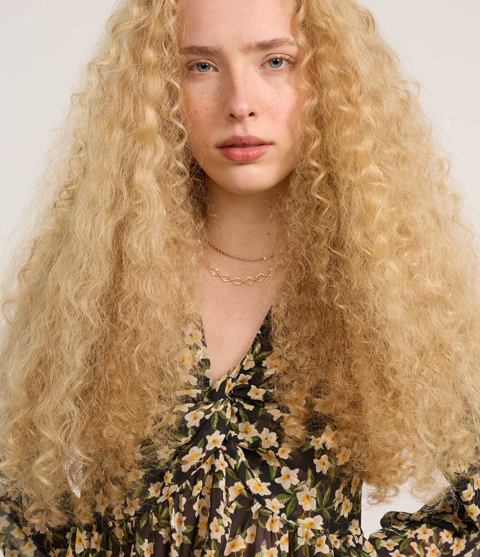 Blusa Curta em Chiffon com Amarração e Estampa Floral Preto 4