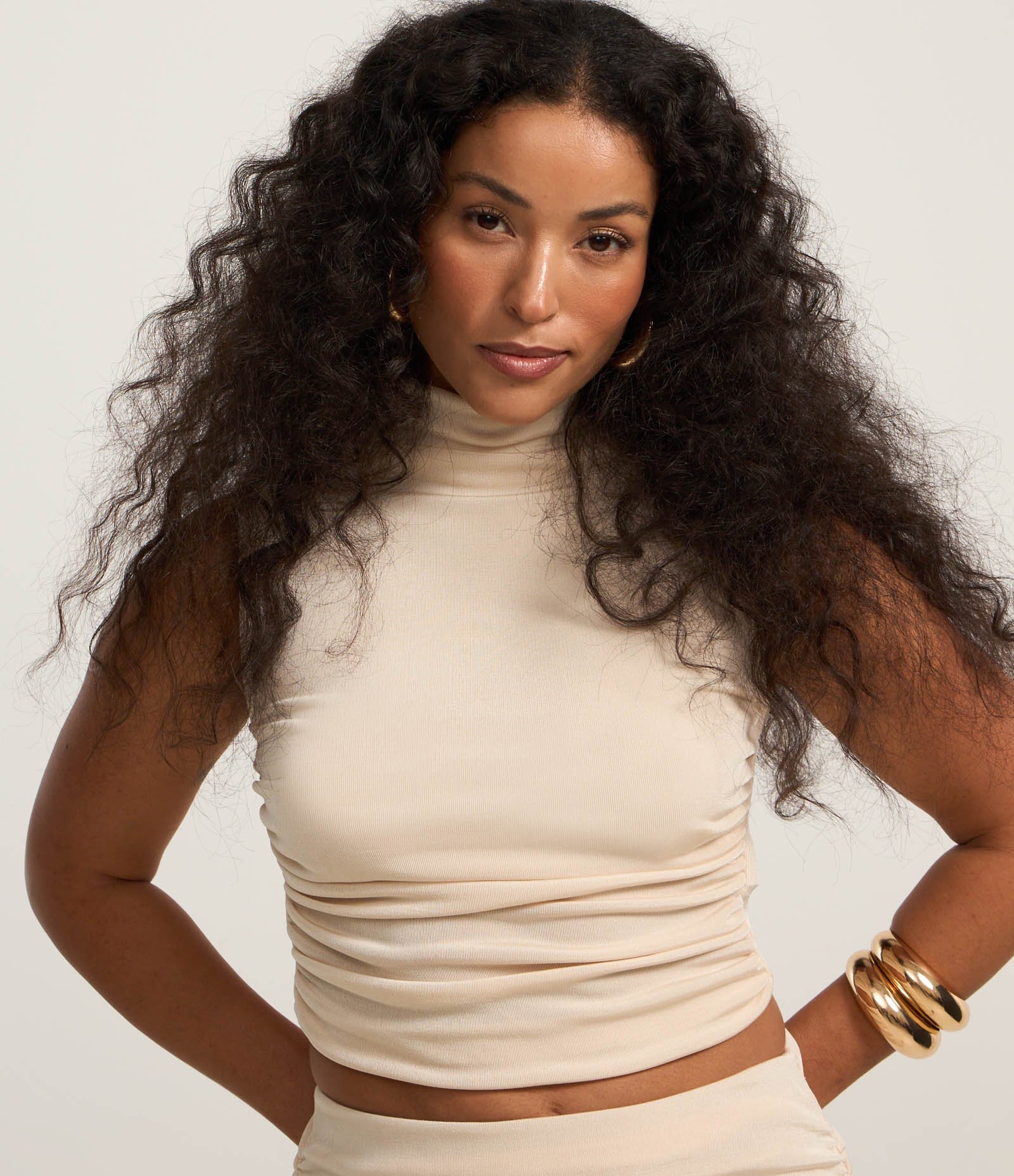 Blusa Cropped Franzida em Ribana com Gola Alta e Costas Abertas Bege 3