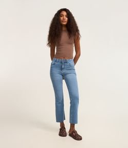 Calça Flare Cropped em Jeans com Barra a Fio