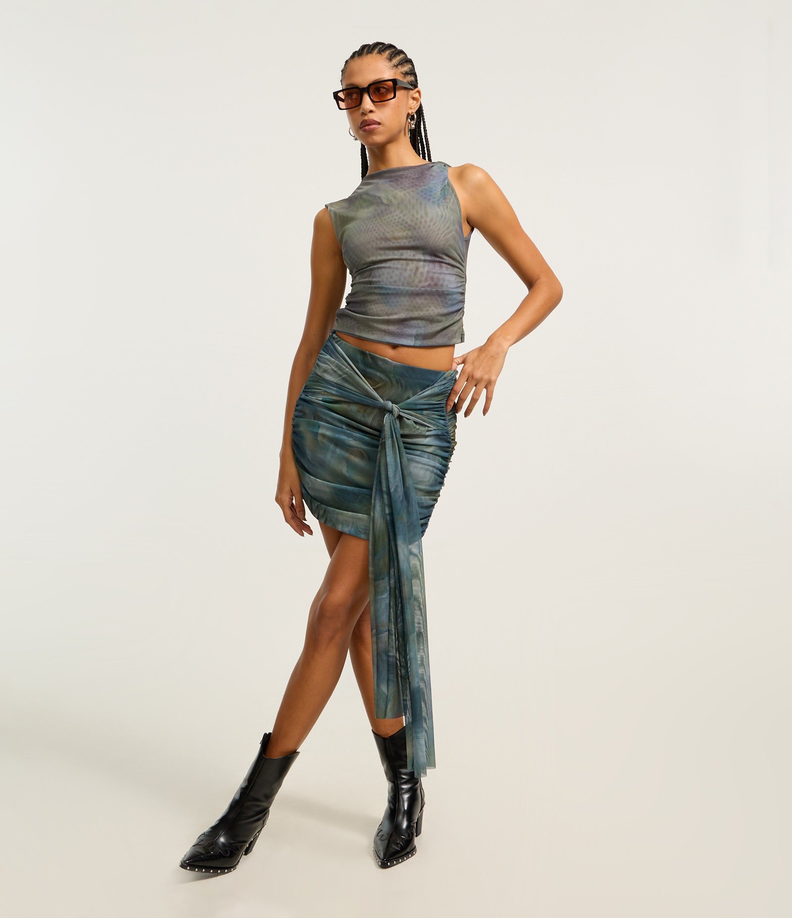 Saia Curta em Tule com Franzido e Estampa Abstrata Azul 1