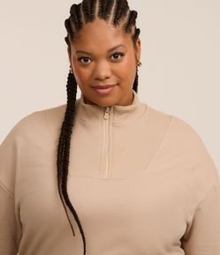Moletom com Cava Deslocada e Zíper Curve & Plus Size