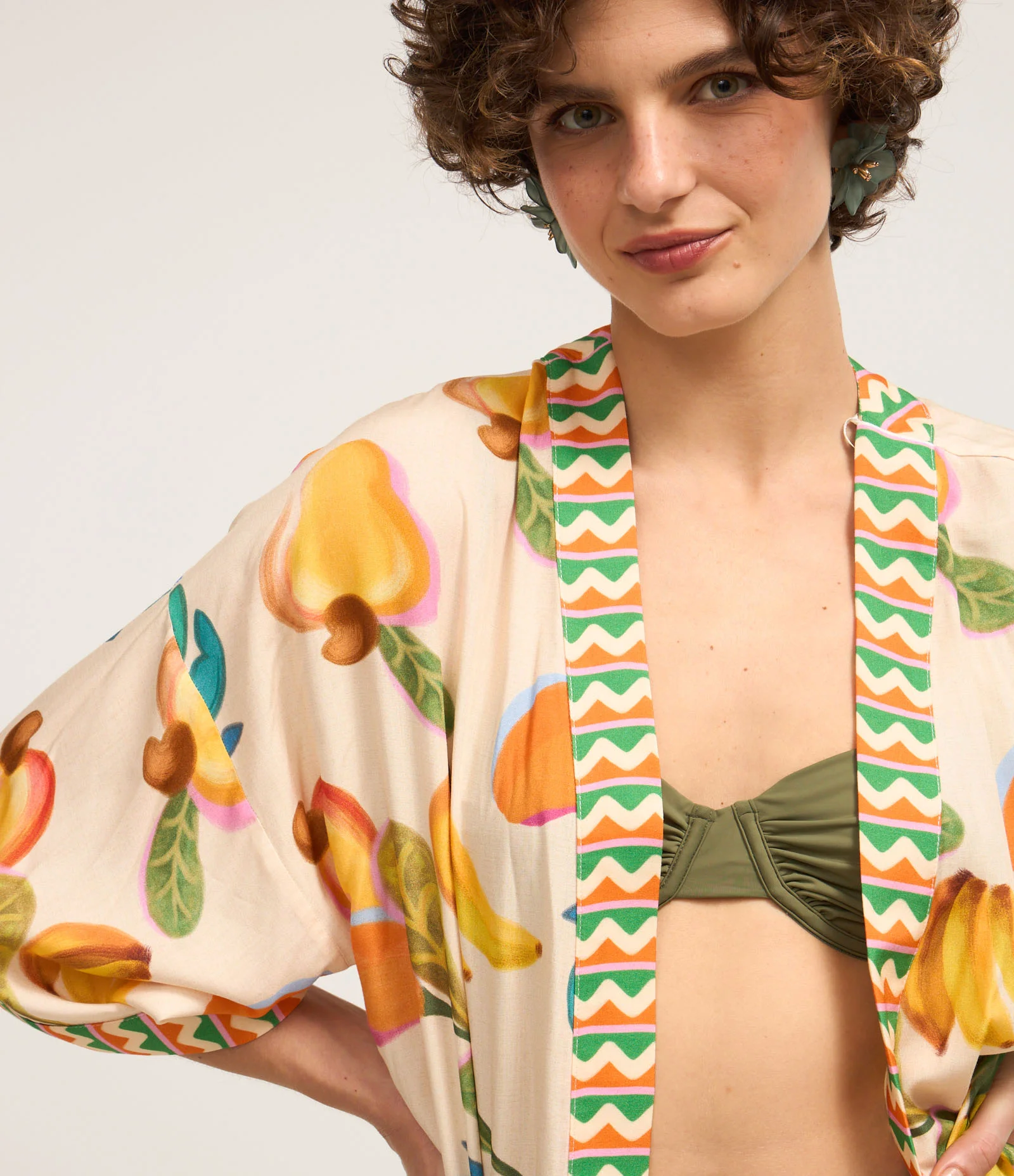 Kimono Alongado em Viscose com Estampa Frutas Multicores 3