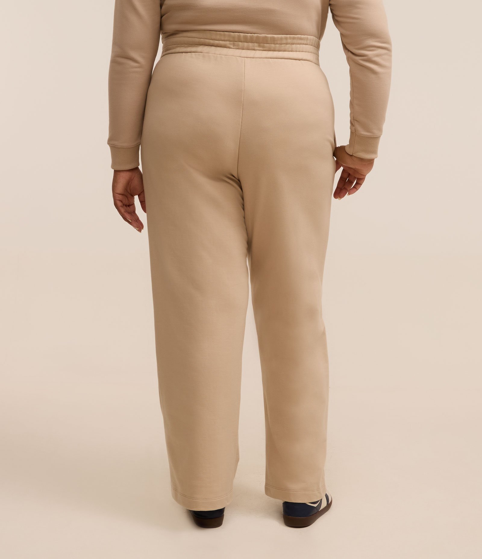 Calça Reta em Moletom com Detalhes Ashua Curve e Plus Size Bege 3
