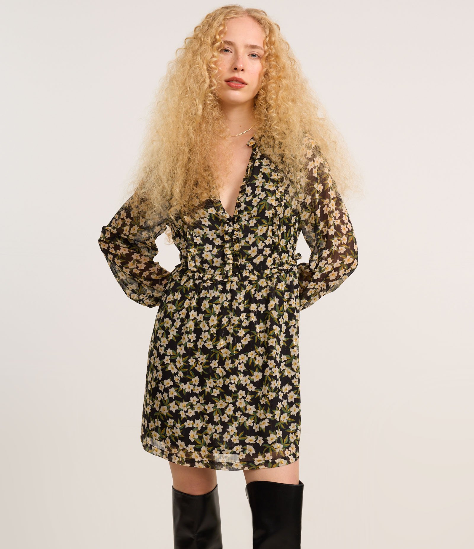 Vestido Curto em Chiffon Floral com Babadinhos Preto 3