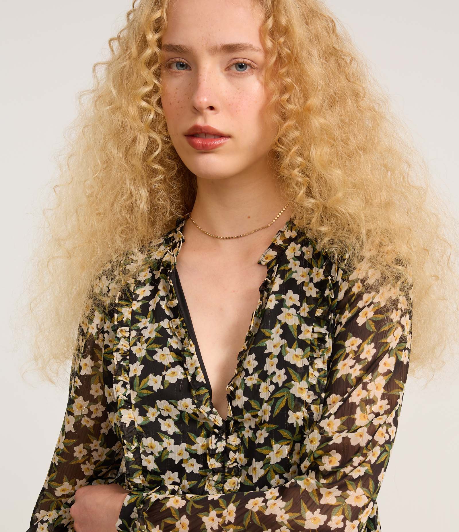 Vestido Curto em Chiffon Floral com Babadinhos Preto 4