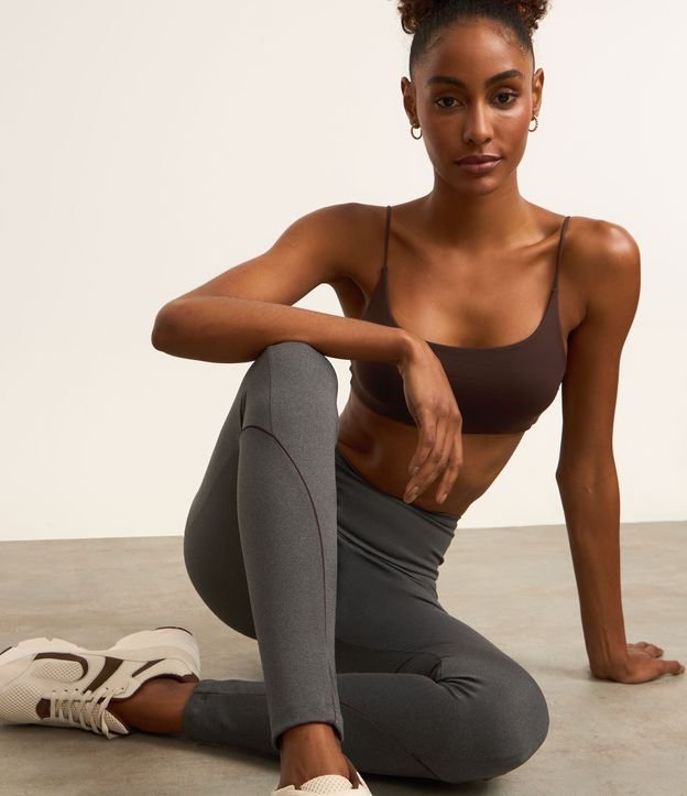 Calça Legging Esportiva com Cós Alto e Frisos