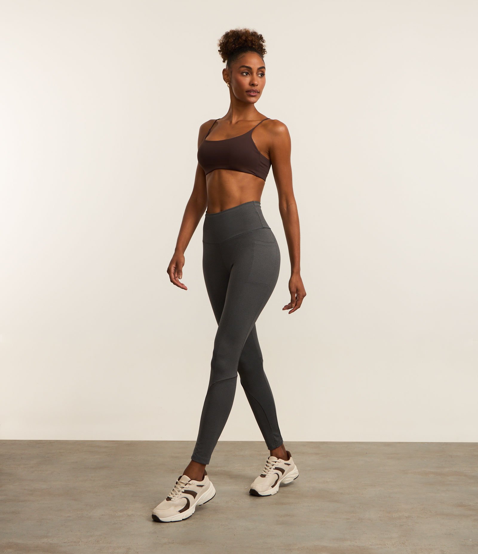 Calça Legging Esportiva com Cós Alto e Frisos Cinza 4