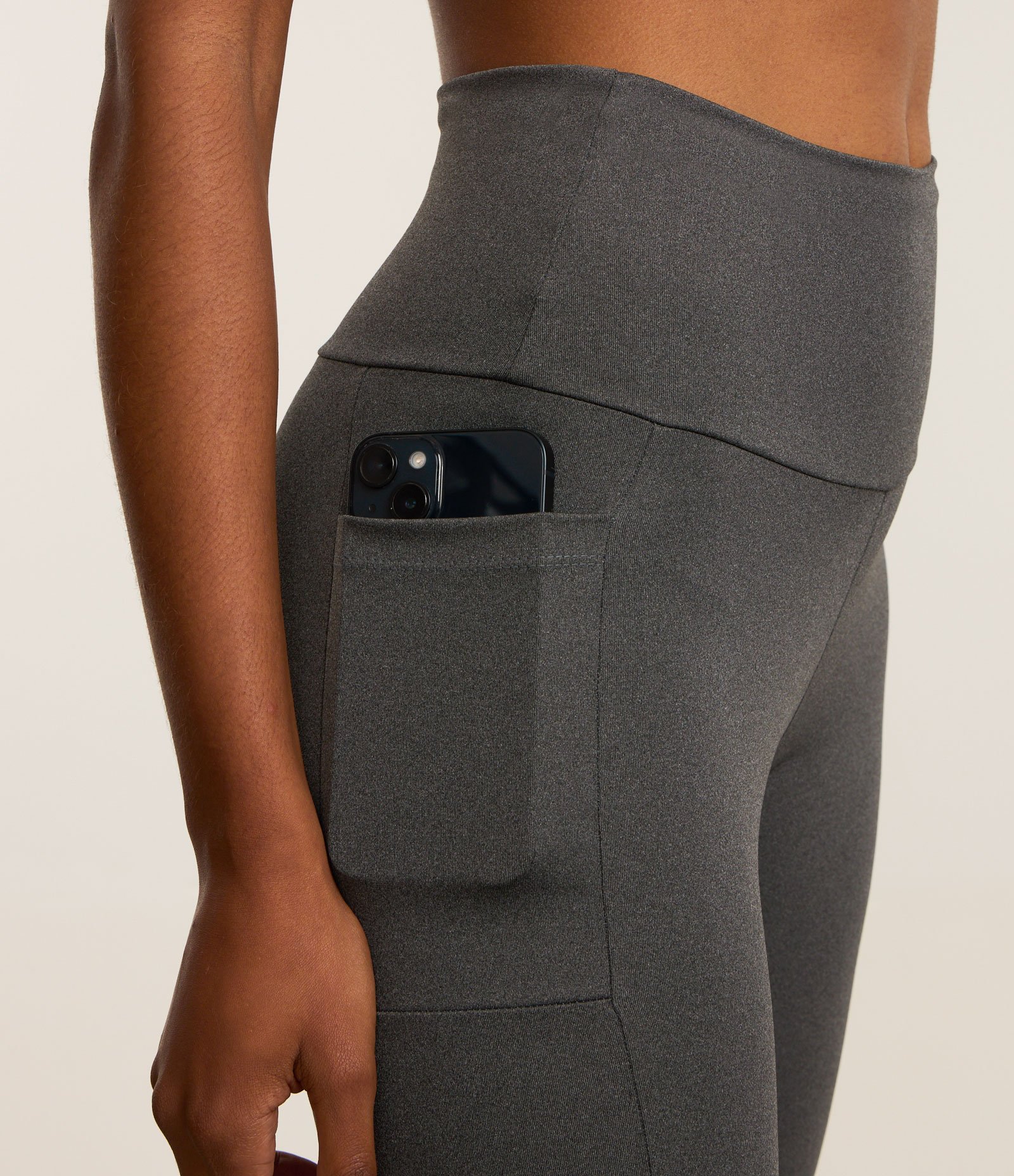 Calça Legging Esportiva com Cós Alto e Frisos Cinza 5