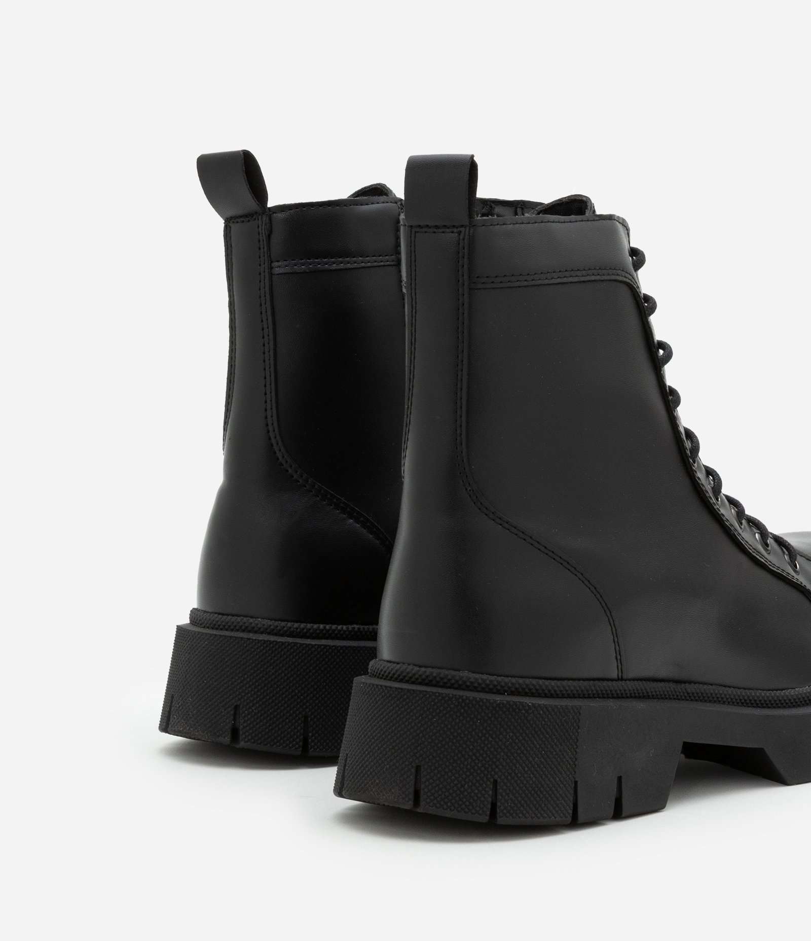 Bota Coturno em Pu com Sola Tratorada Preto 3