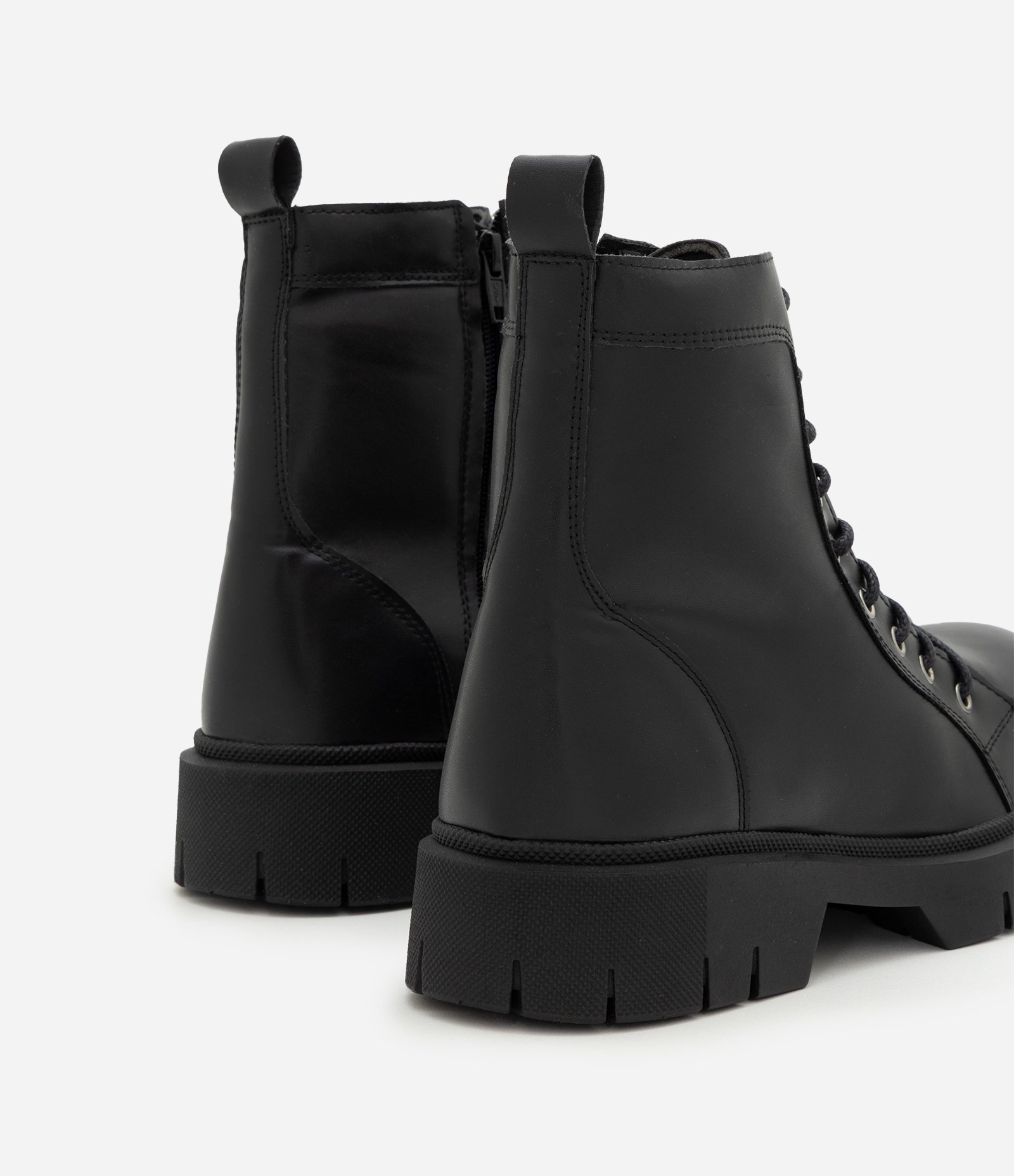 Bota Coturno em Pu com Sola Tratorada Preto 5
