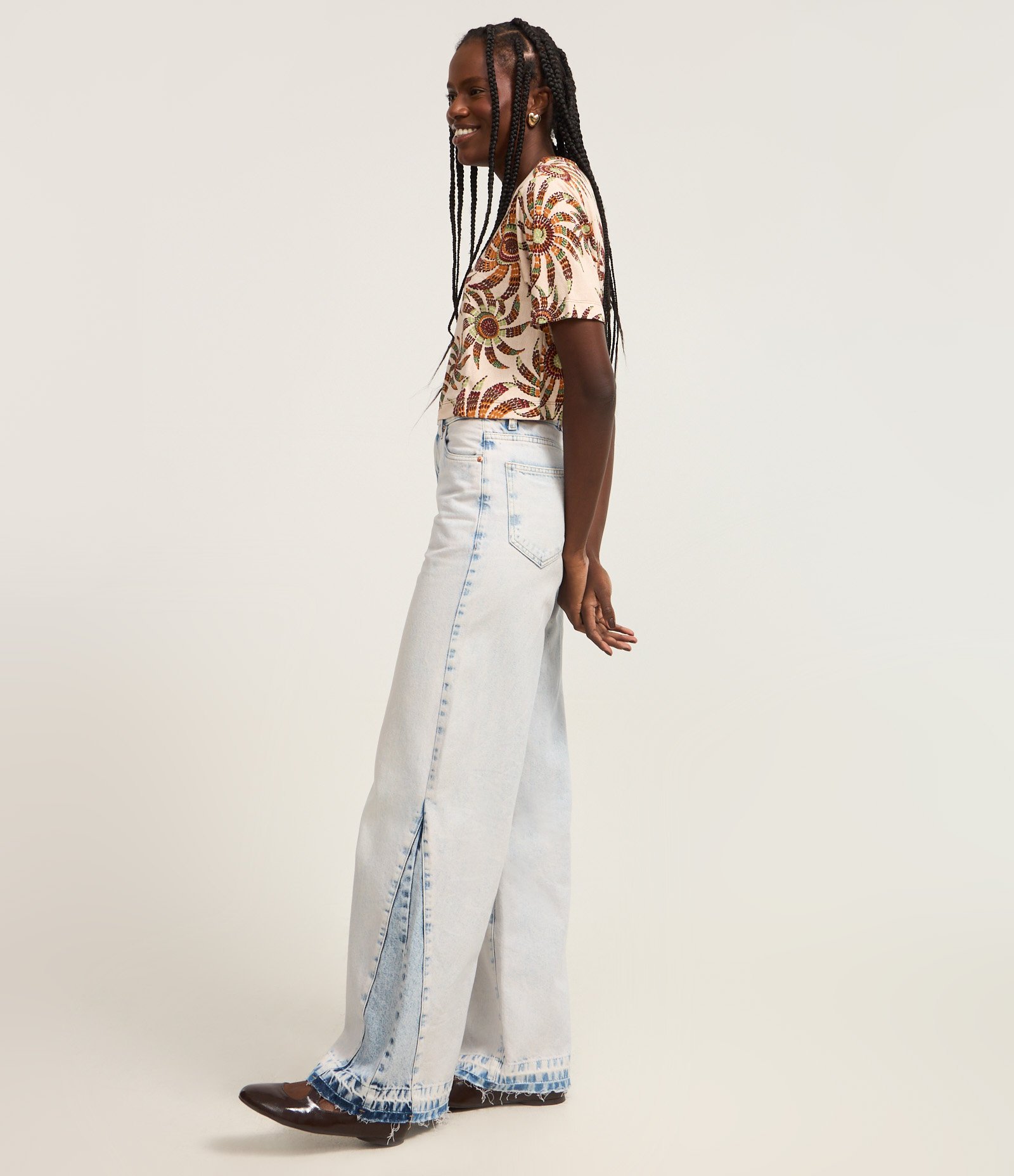 Blusa Cropped com Gola Retilínea e Estampa Floral Off White 2