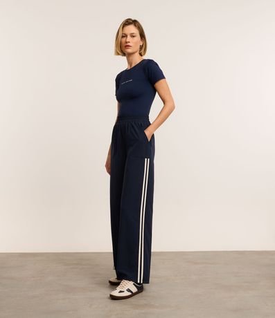 Calça Esportiva com Listra Lateral Contrastante e Bolsos é boa?