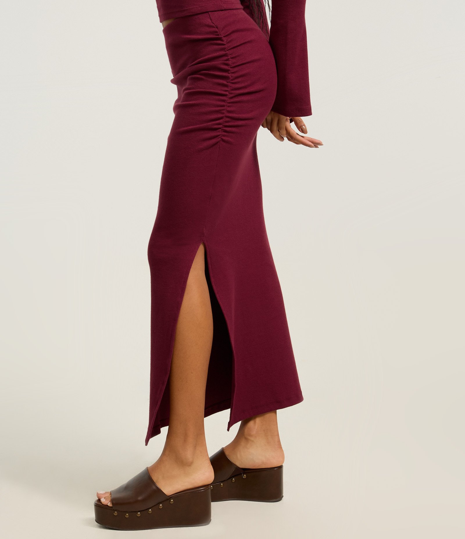 Saia New Midi em Bengaline com Drapeado na Lateral Bordô 3