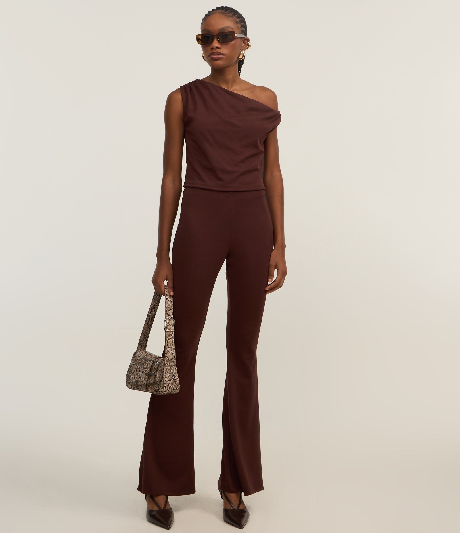 Blusa sem Manga em Ponto Roma com Detalhe Assimétrico Marrom 2