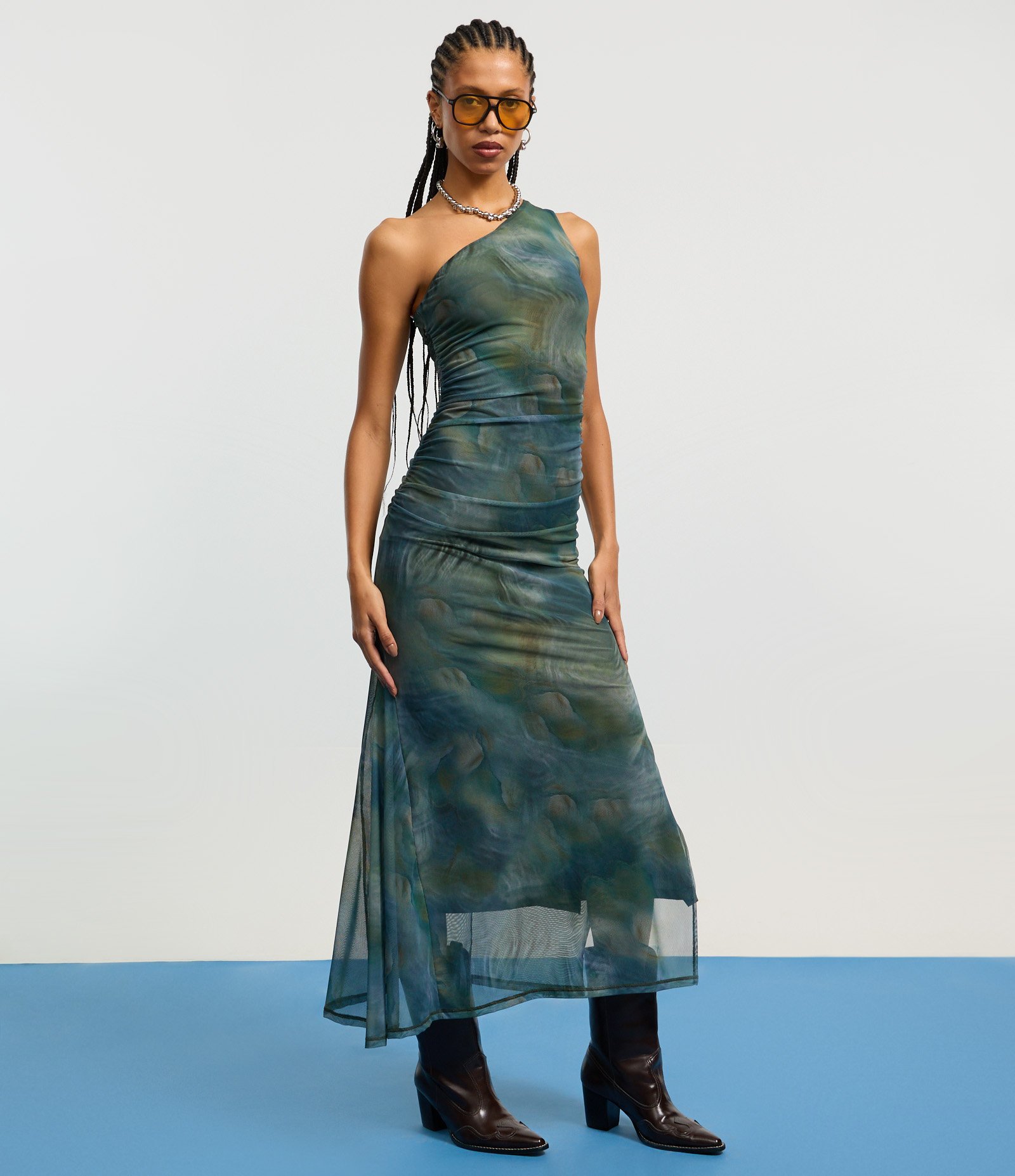 Vestido Midi em Tule com Ombro Só e Estampa Abstrata Verde 4
