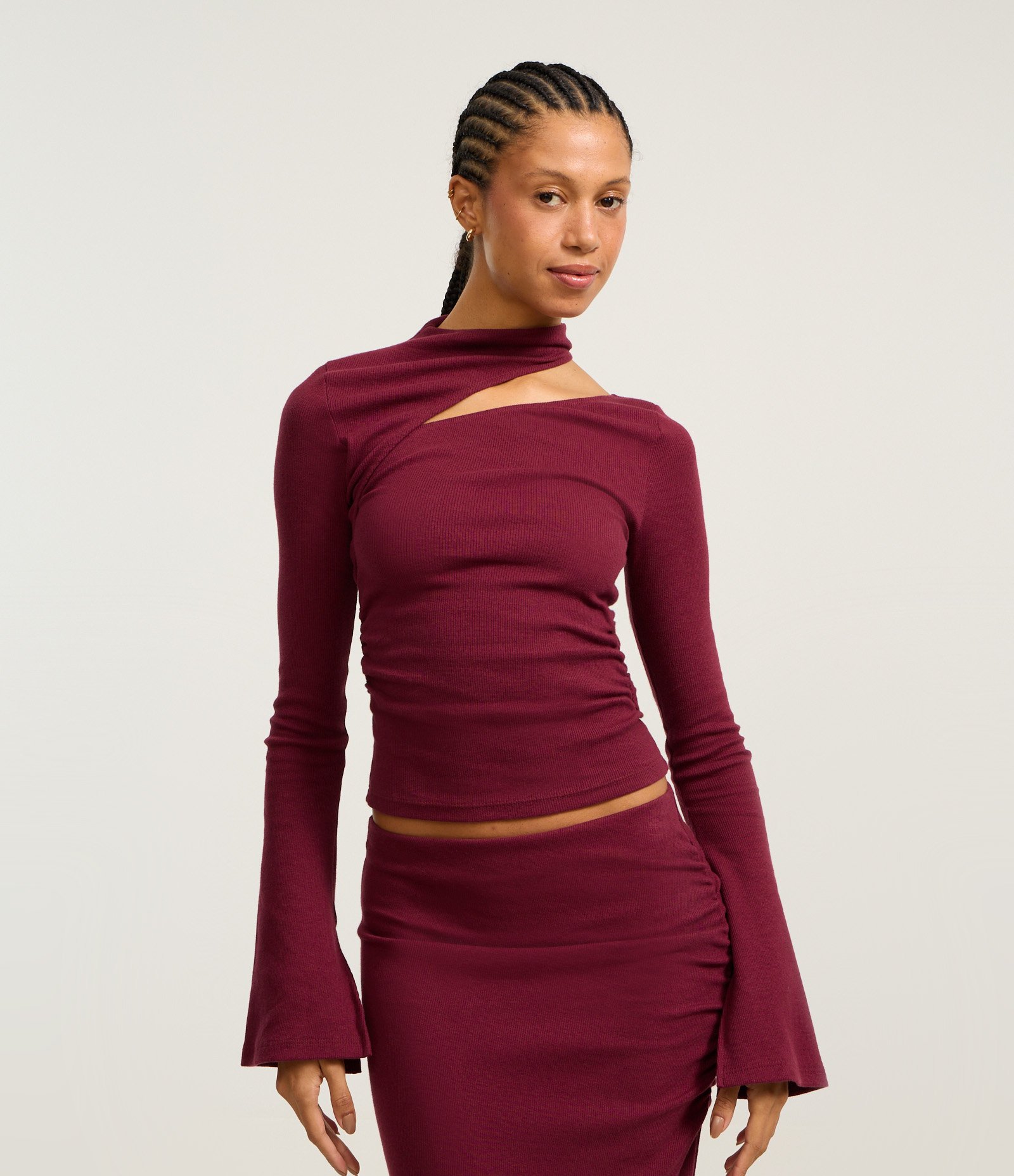 Blusa em Algodão Agroecológico com Recorte Vazado e Manga Flare Vinho 1