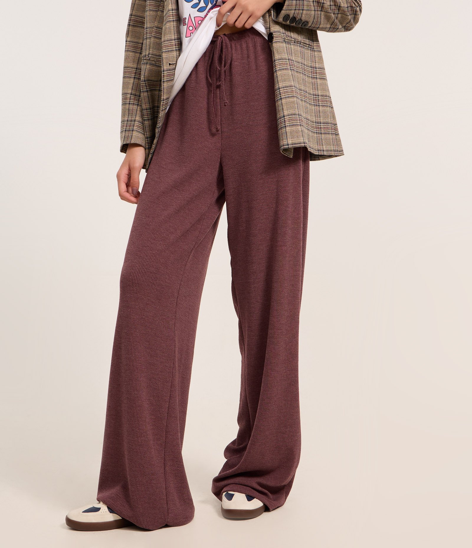 Calça Flare Canelada com Amarração no Cós Vinho 3