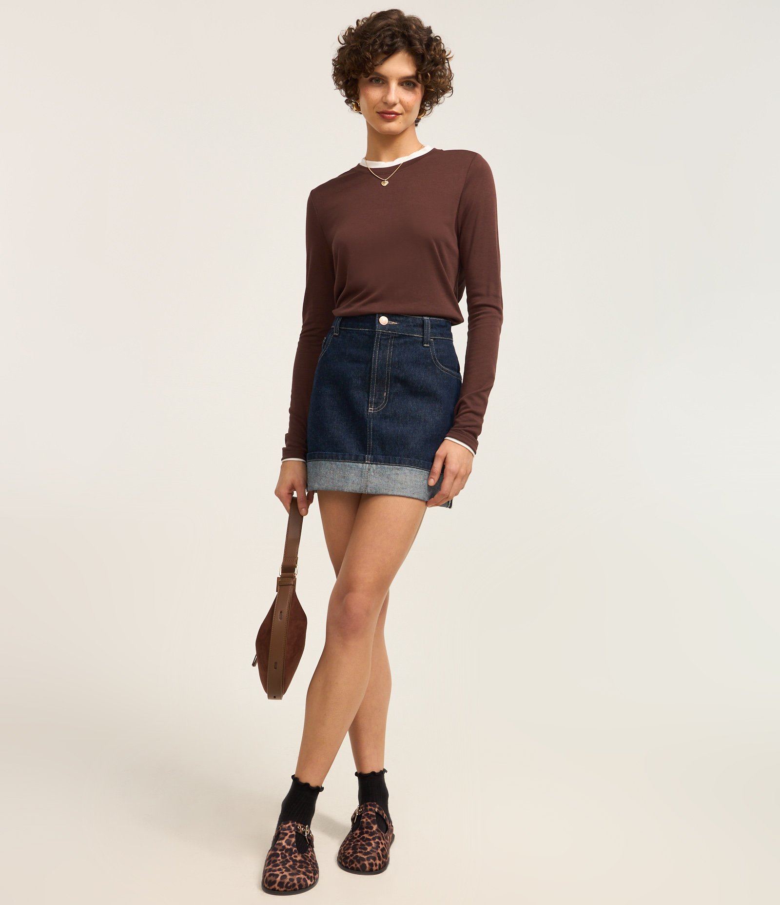 Blusa em Viscose com Sobreposição na Gola Marrom 2