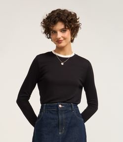 Blusa em Viscose com Sobreposição na Gola