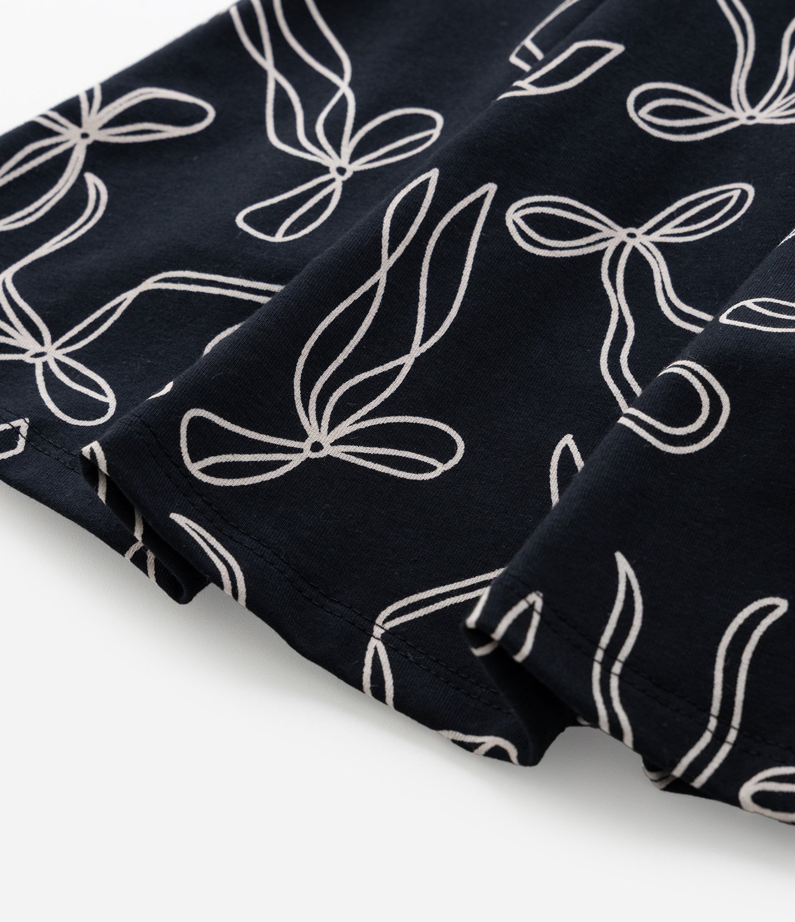 Short Saia Infantil com Pregas e Estampa Lacinhos - Tam 5 a 14 Anos Preto 4