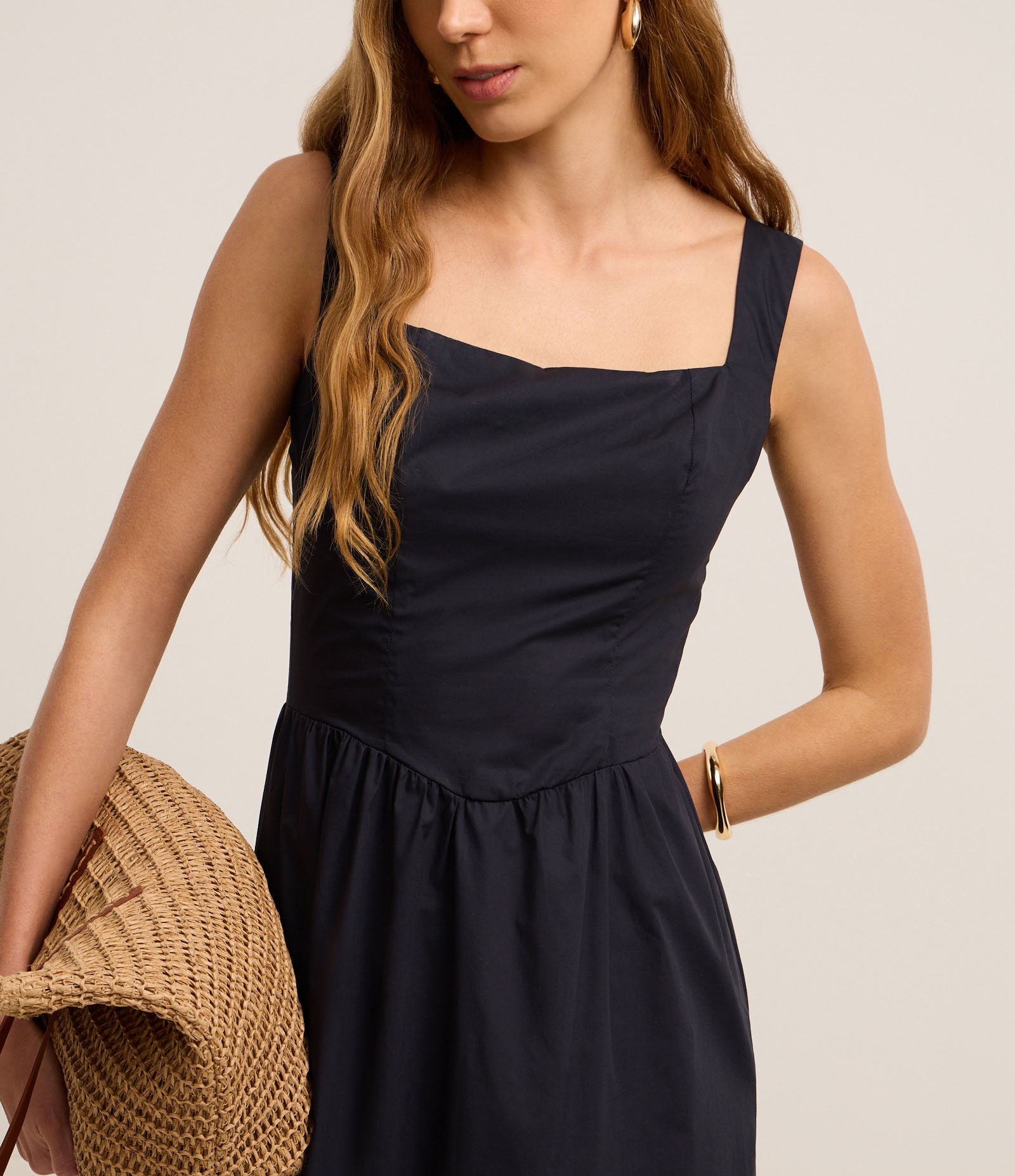 Vestido Evasê Midi em Tricoline com Lastex nas Costas Azul Marinho 4