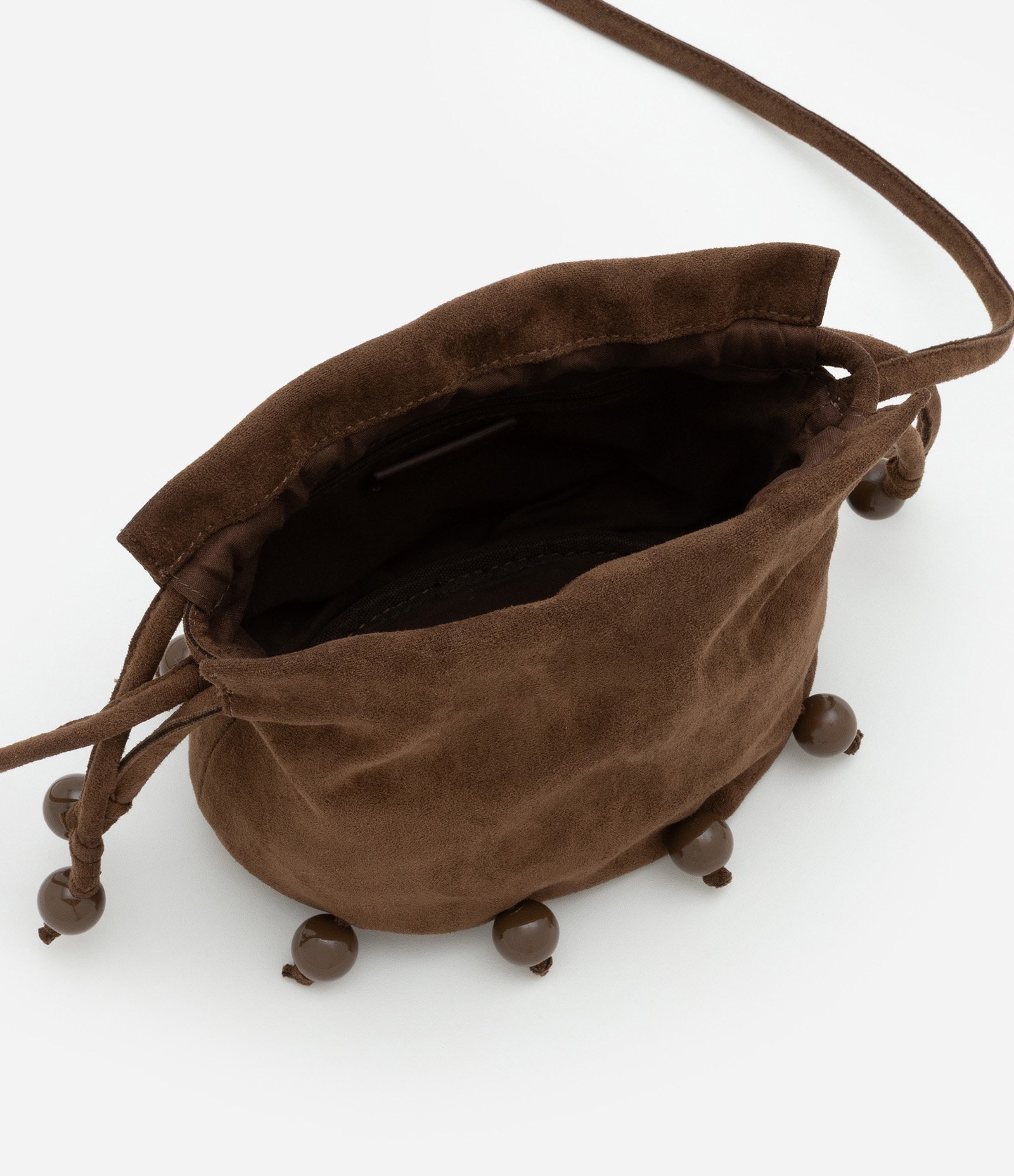 Bolsa Bucket Pequena em Suede com Detalhes de Esféras Marrom 5