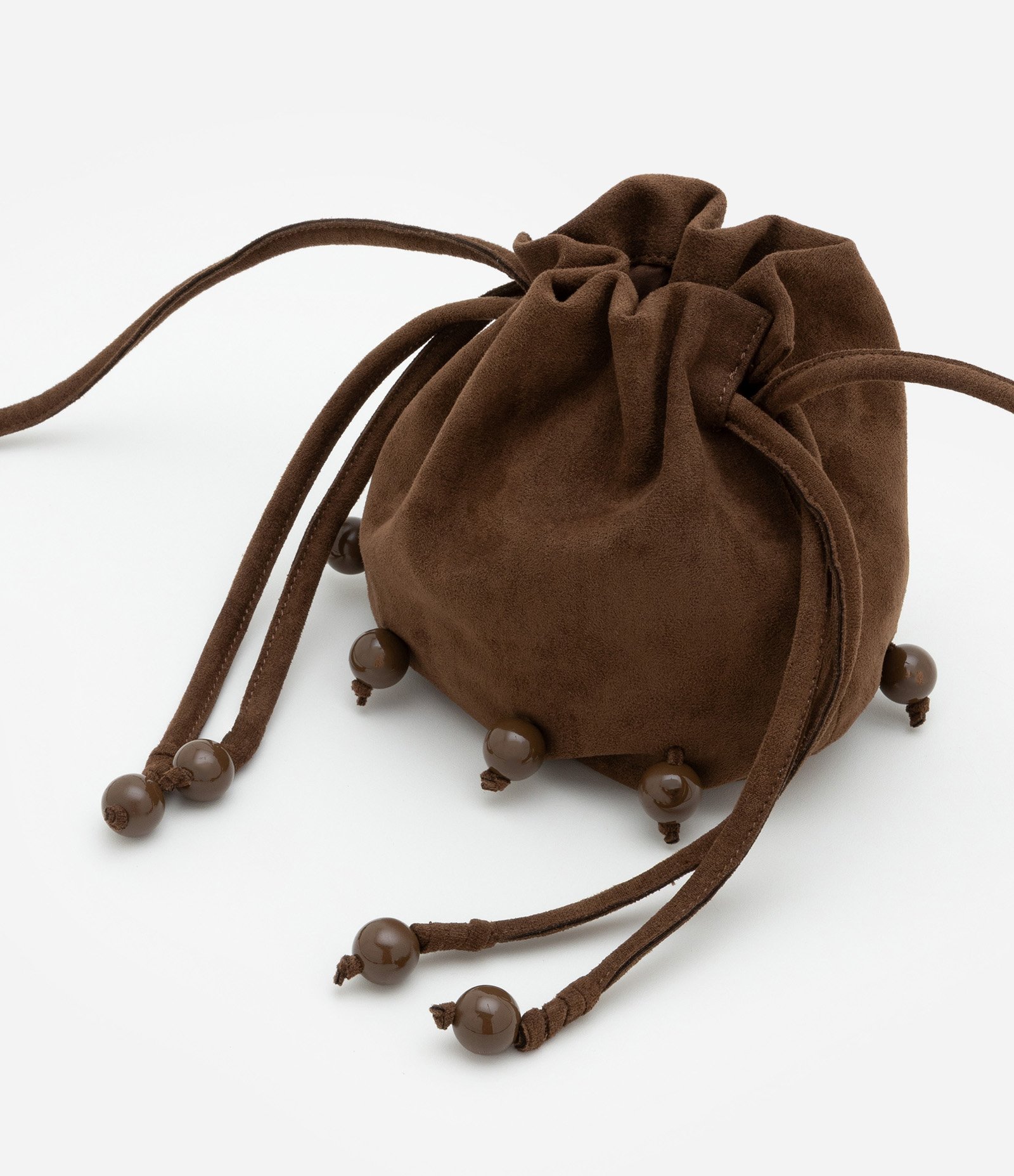 Bolsa Bucket Pequena em Suede com Detalhes de Esféras Marrom 6