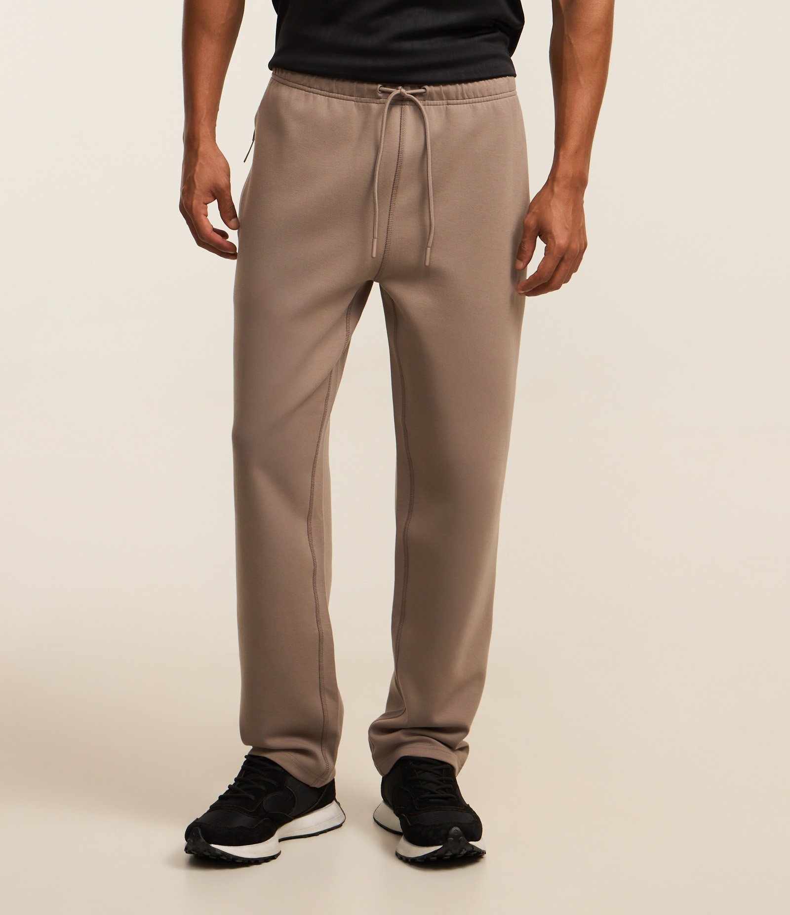 Calça Esportiva Reta em Moletom Tech com Bolsos Marrom 2