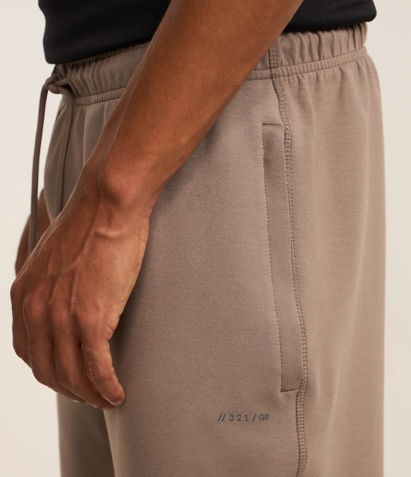Calça Esportiva Reta em Moletom Tech com Bolsos Marrom 3