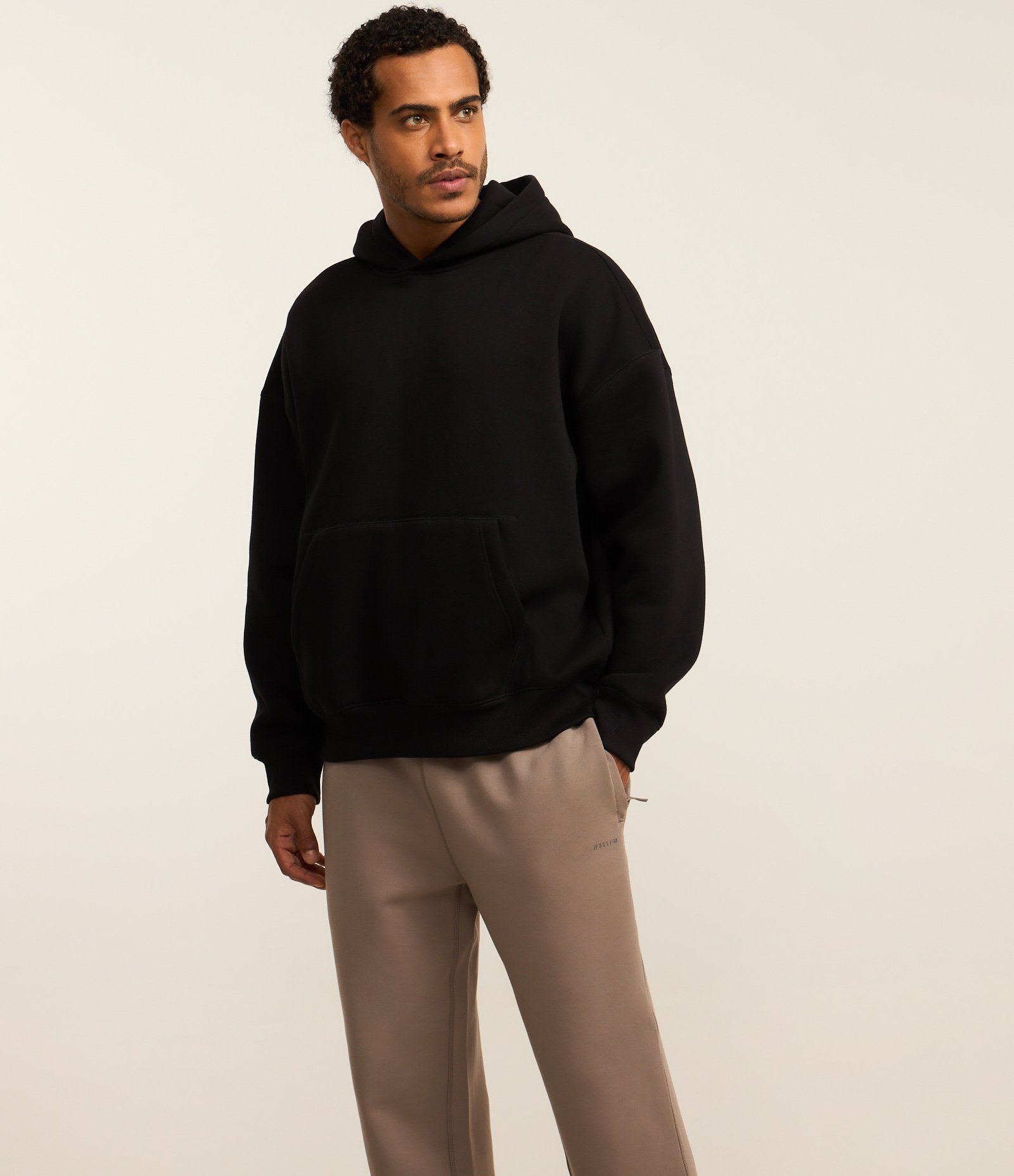 Calça Esportiva Reta em Moletom Tech com Bolsos Marrom 4