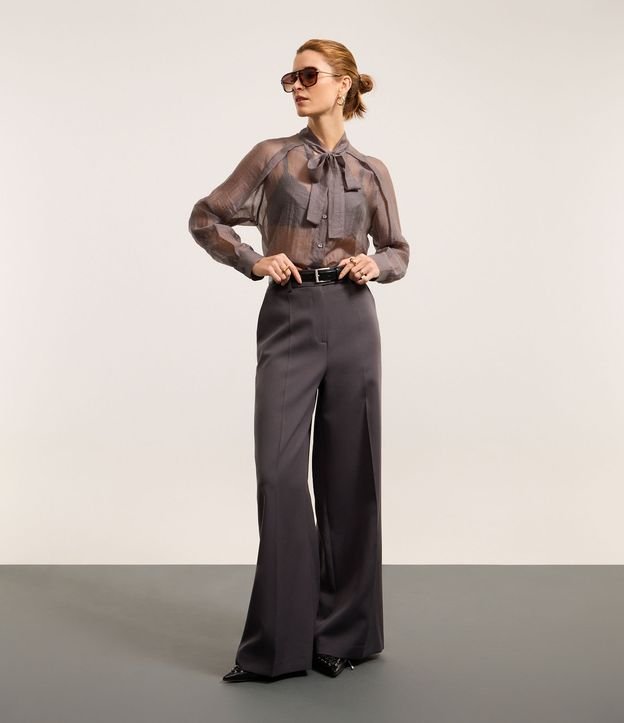 Calça Alfaiatada com Bolsos e Frisos