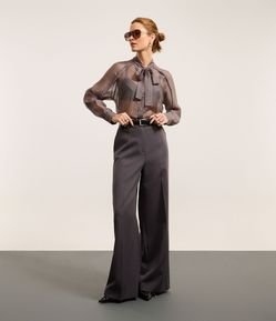 Calça Alfaiatada com Bolsos e Frisos