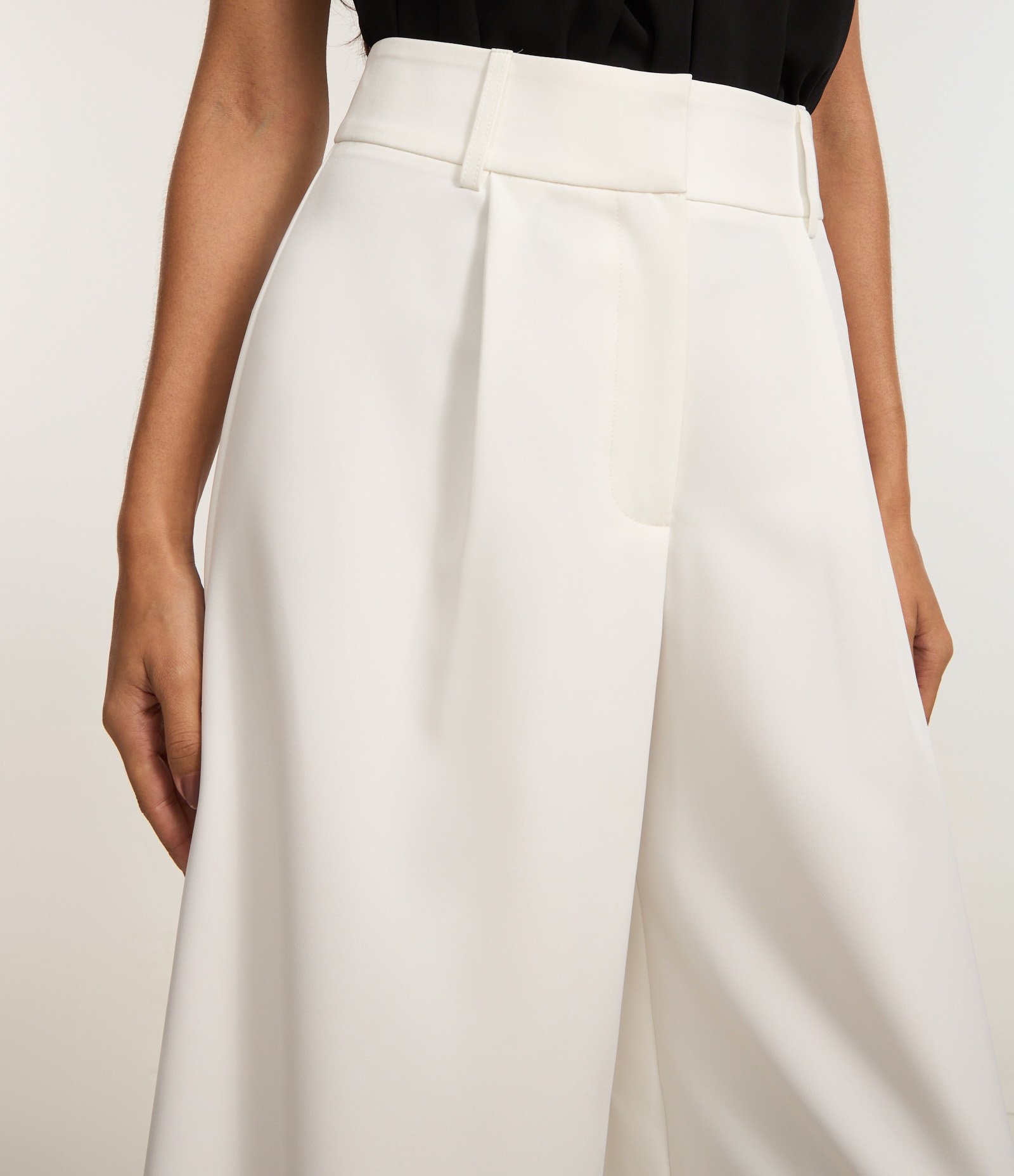 Calça Pantalona em Alfaiataria com Cós Largo e Pregas Branco 4
