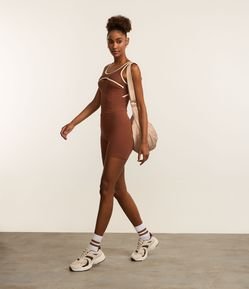 Macaquinho Esportivo em Microfibra com Pala Furadinha e Viés Contrastante