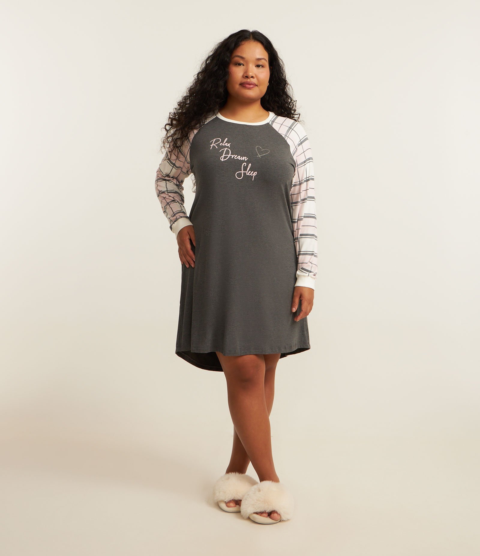 Camisola Raglan Xadrez e Estampa Lettering Curve & Plus Size Cinza 2