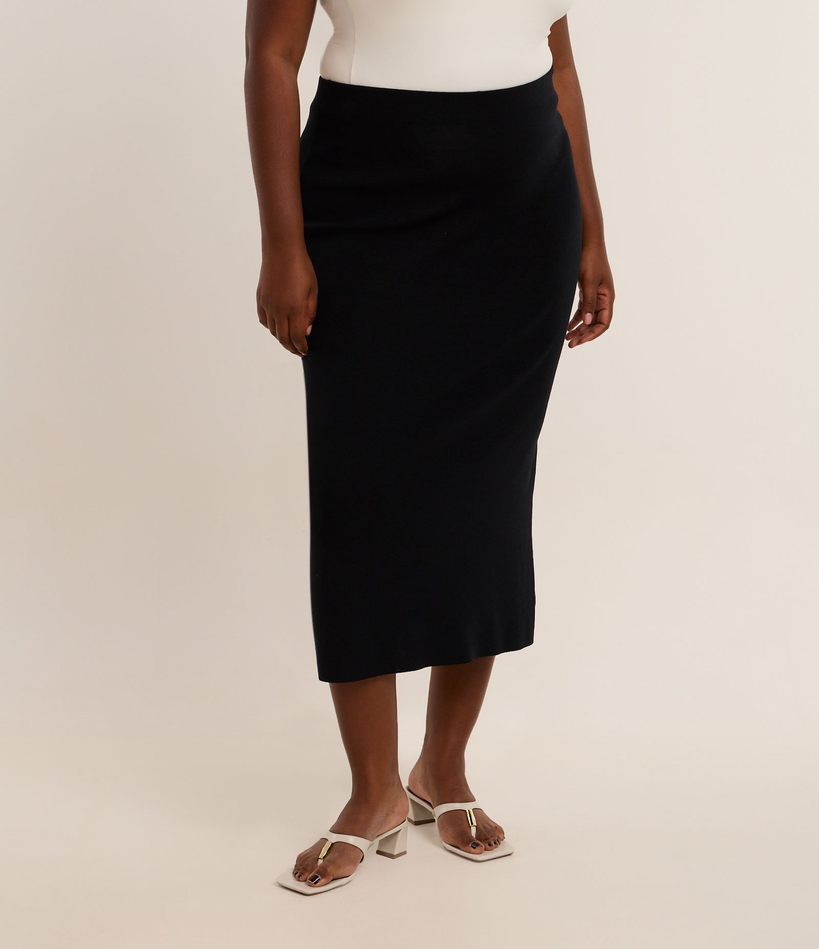 Saia Reta Midi em Tricô Curve & Plus Size Preto 2