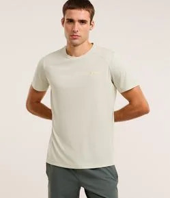 Camiseta Esportiva em Tecnologia Dry com Recortes e Print