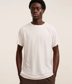 Camiseta em Tecnologia Dry com Costura Contrastante