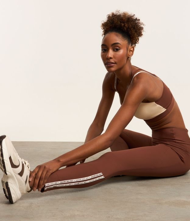 Calca Legging Esportiva em Microfibra com Bolsos