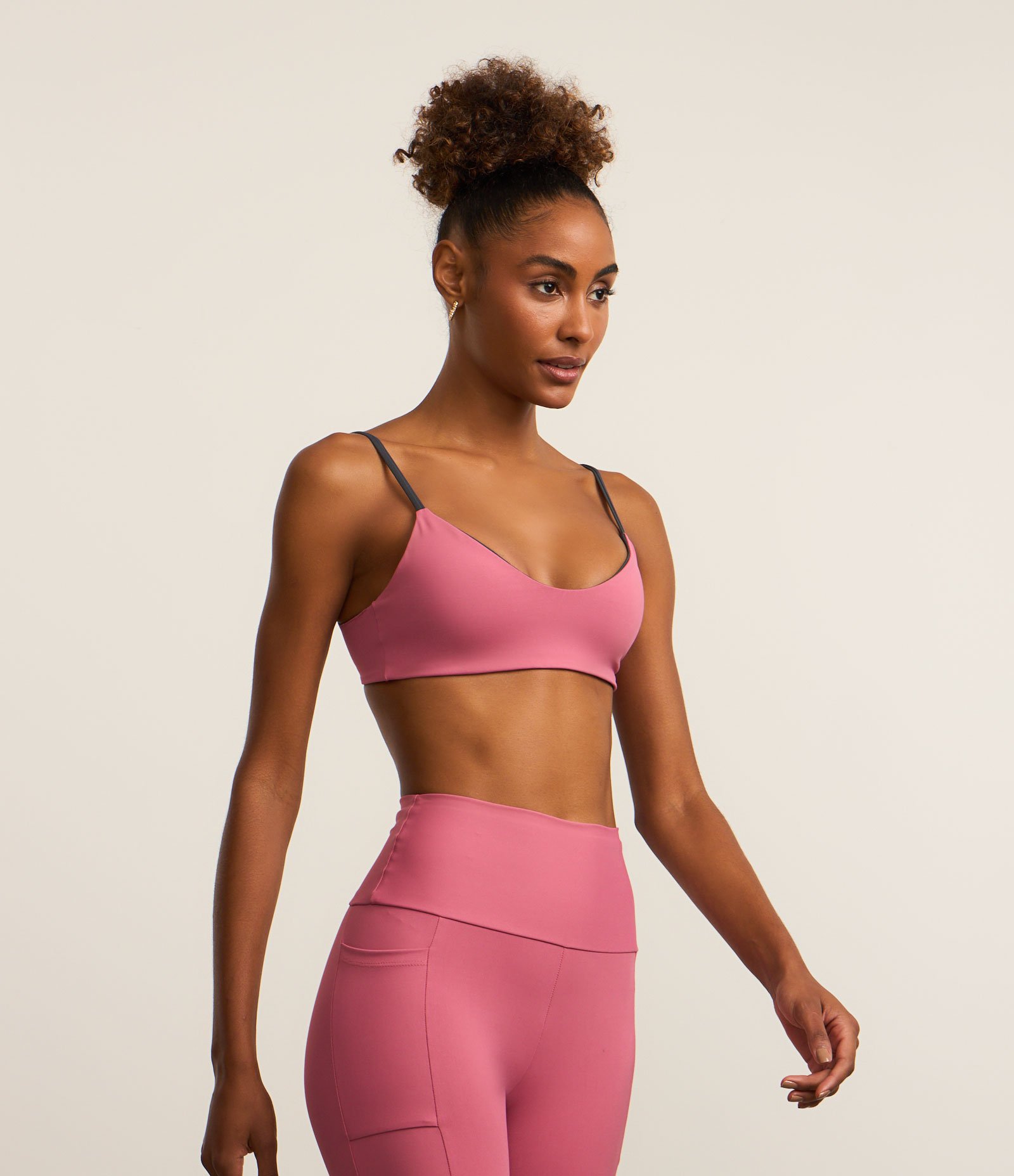 Top Esportivo em Microfibra Dupla Face com Bojo e Tira Fina nas Costas Rosa/Cinza 2