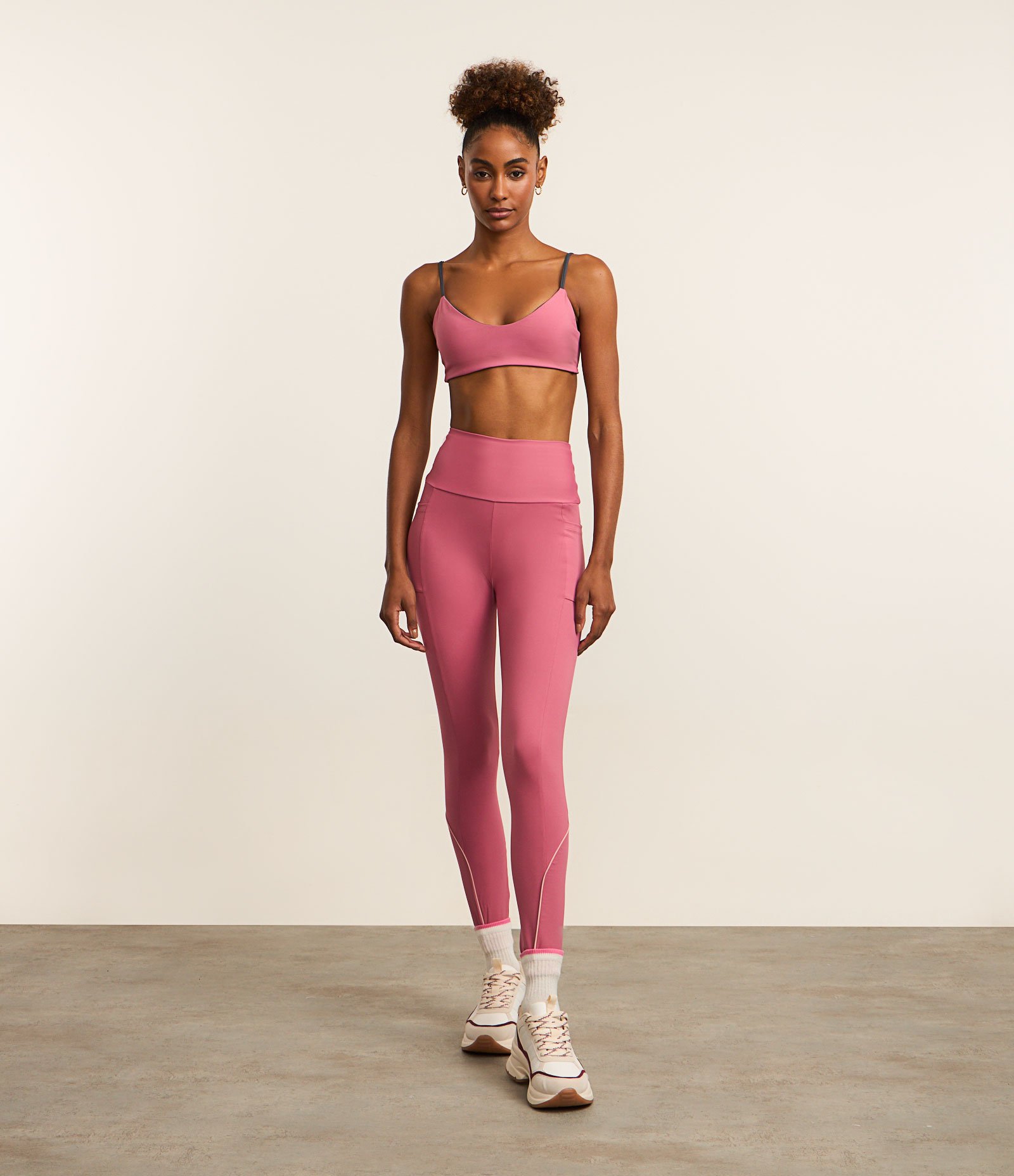 Top Esportivo em Microfibra Dupla Face com Bojo e Tira Fina nas Costas Rosa/Cinza 3