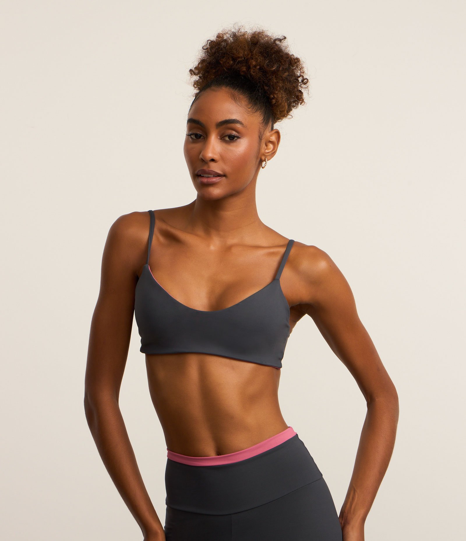 Top Esportivo em Microfibra Dupla Face com Bojo e Tira Fina nas Costas Rosa/Cinza 5