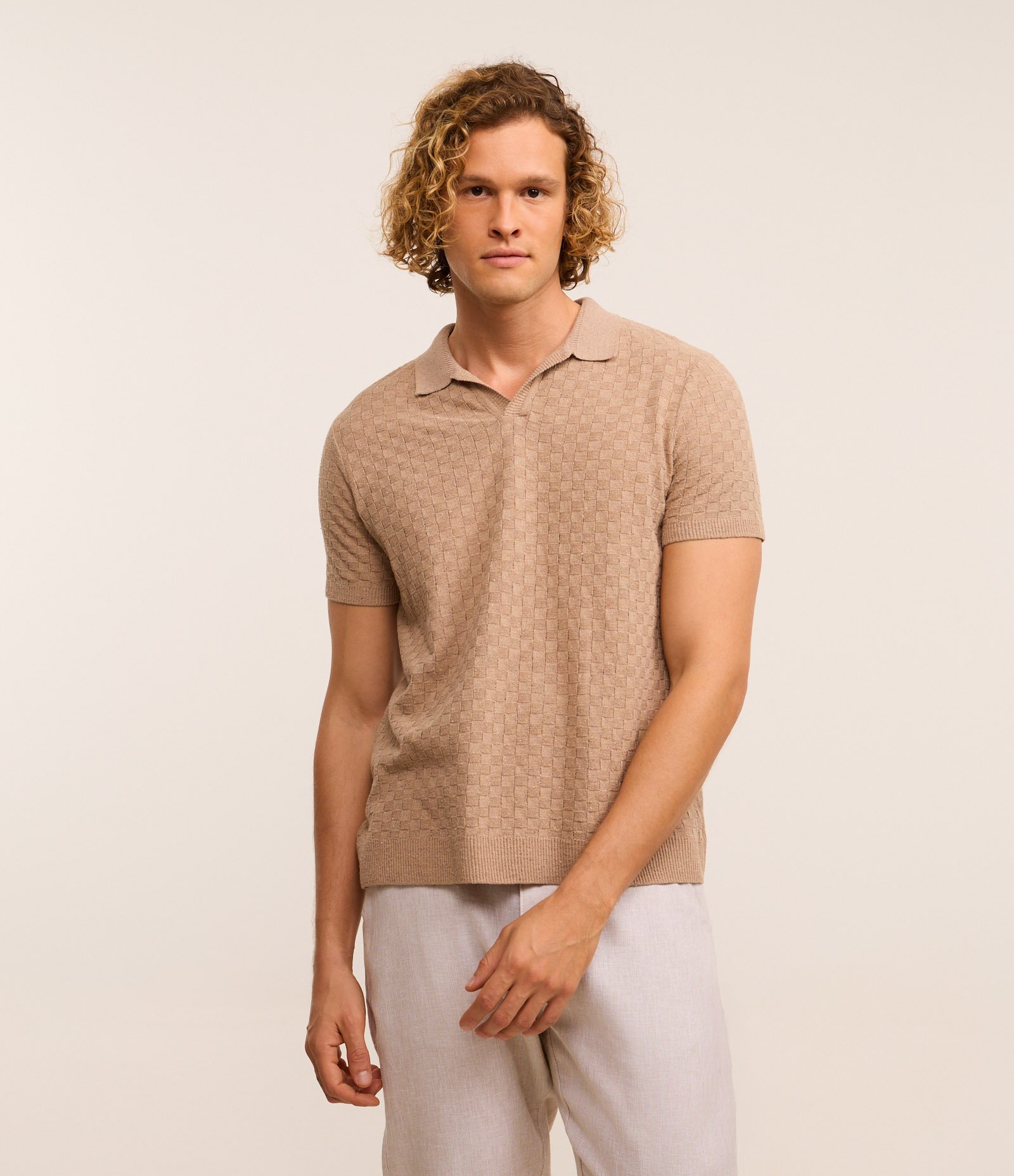 Camisa Regular com Gola Polo e Textura Trançada Marrom 4