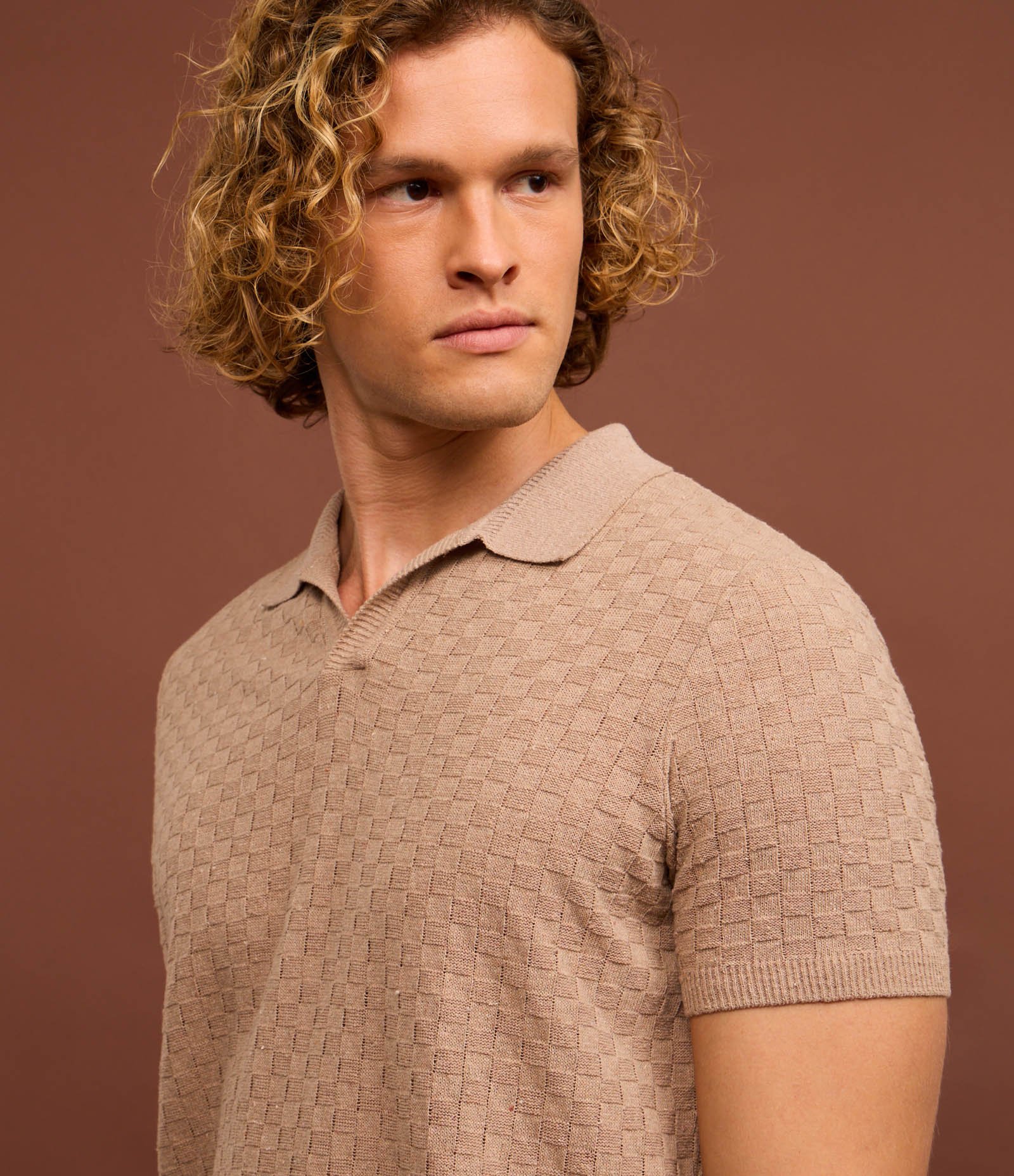 Camisa Regular com Gola Polo e Textura Trançada Marrom 5