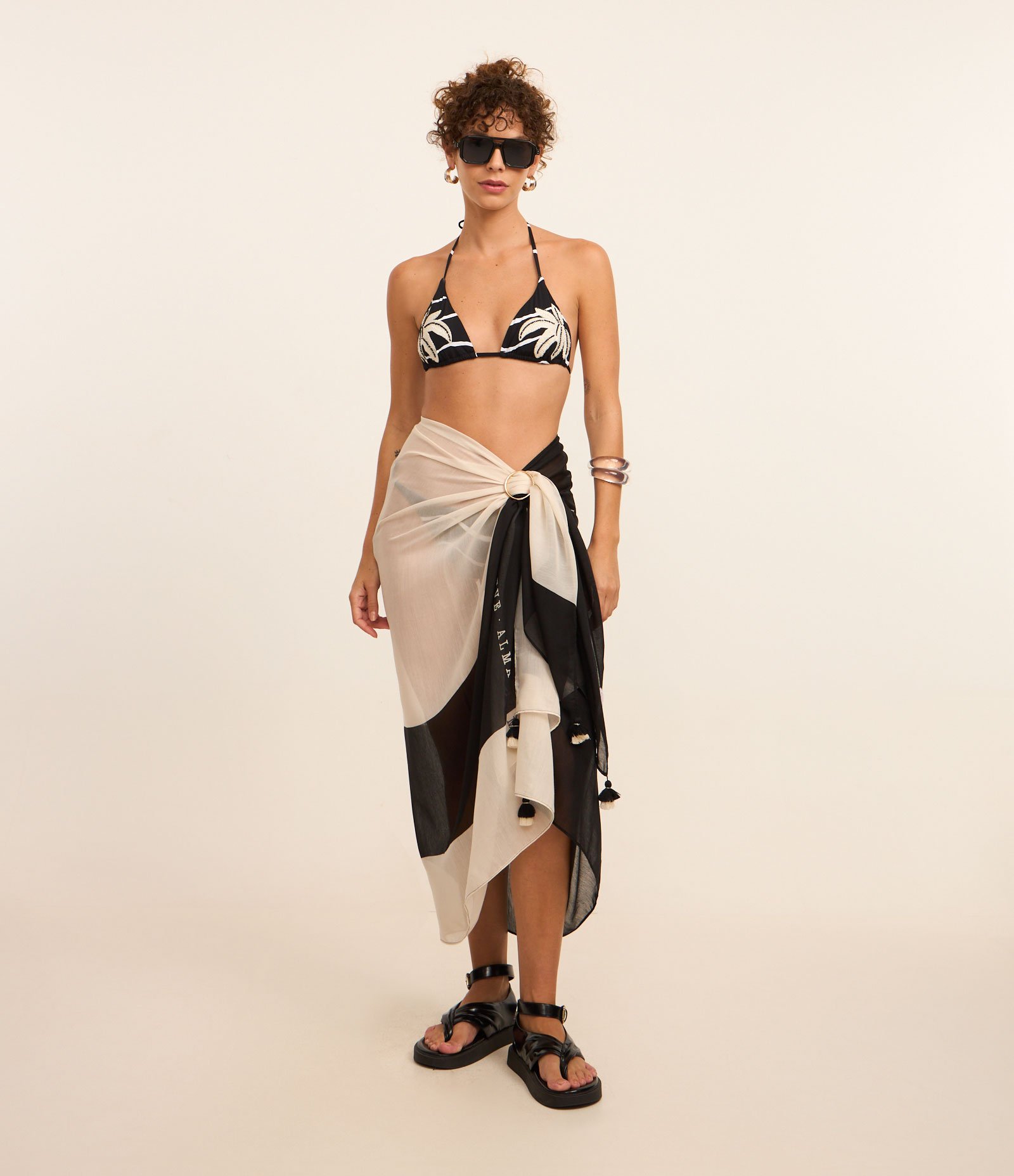 Canga em Chiffon com Estampa Copacabana Preto/Branco 1