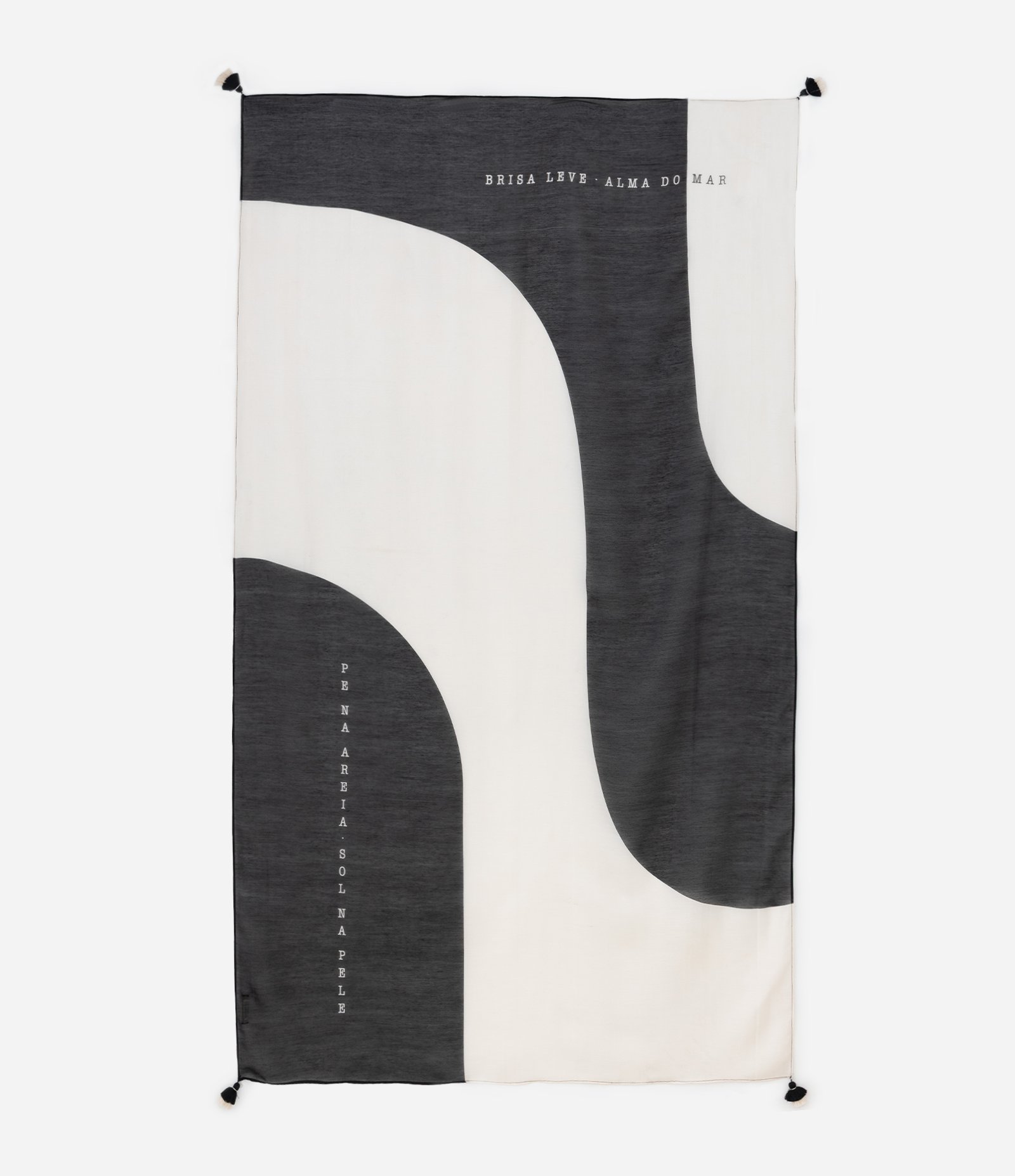 Canga em Chiffon com Estampa Copacabana Preto/Branco 2