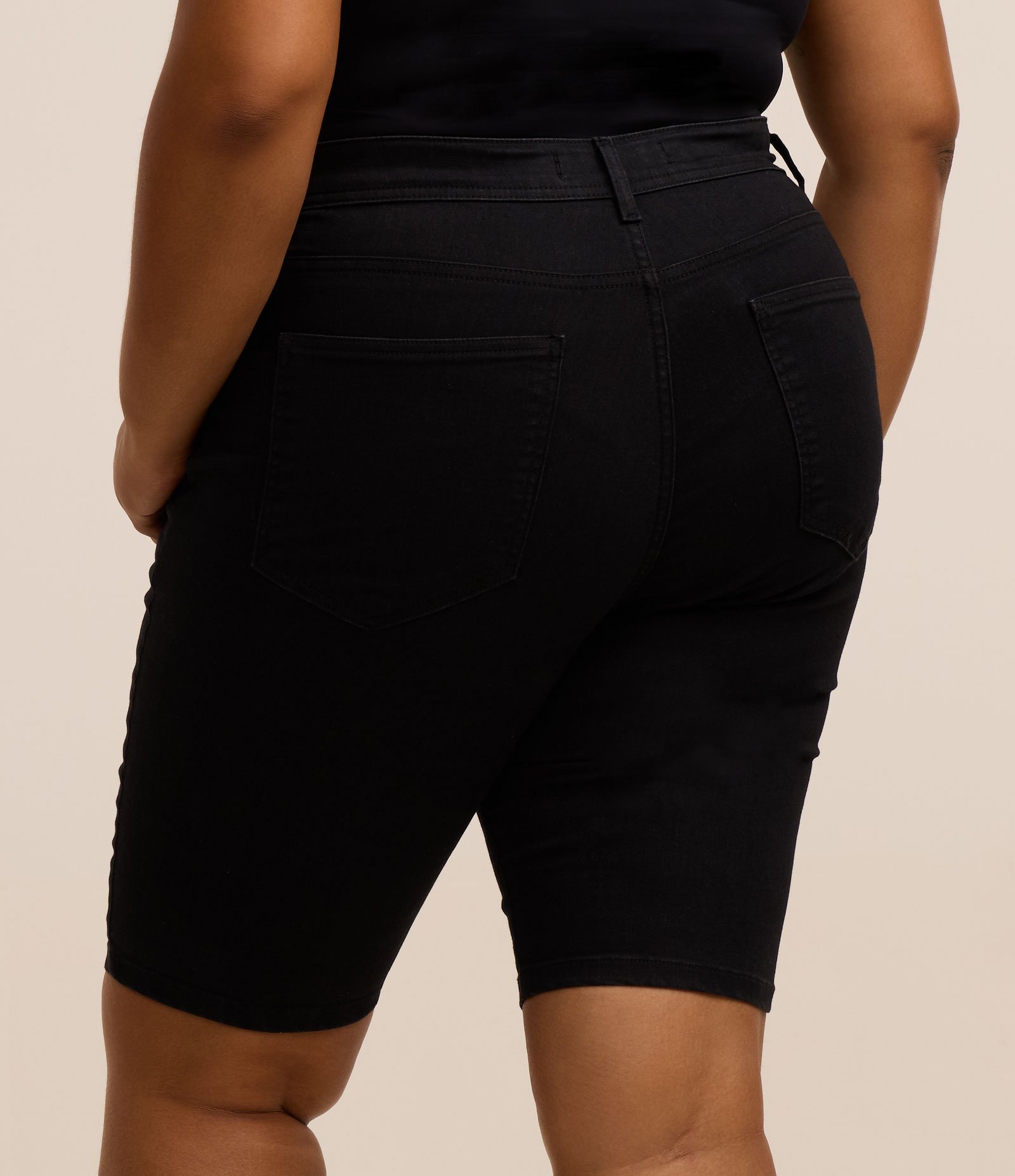 Bermuda Ciclista em Jeans Curve &  Plus Size Preto 3