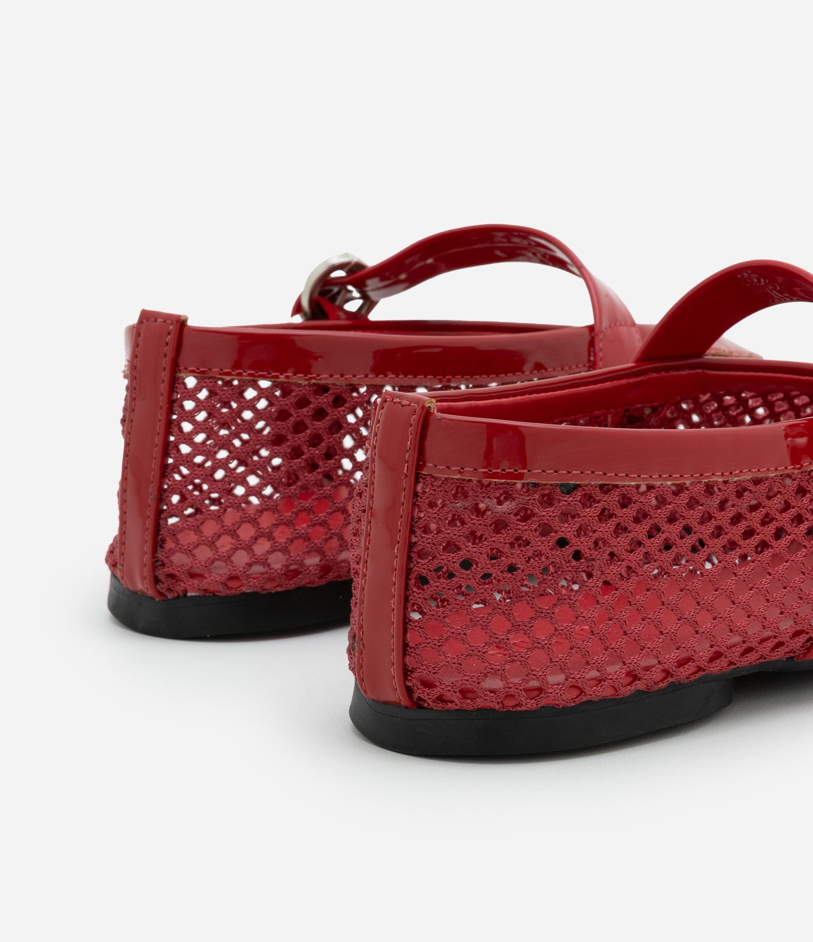 Sapatilha em PU com Textura Telinha e Bico Fino Vermelho 3