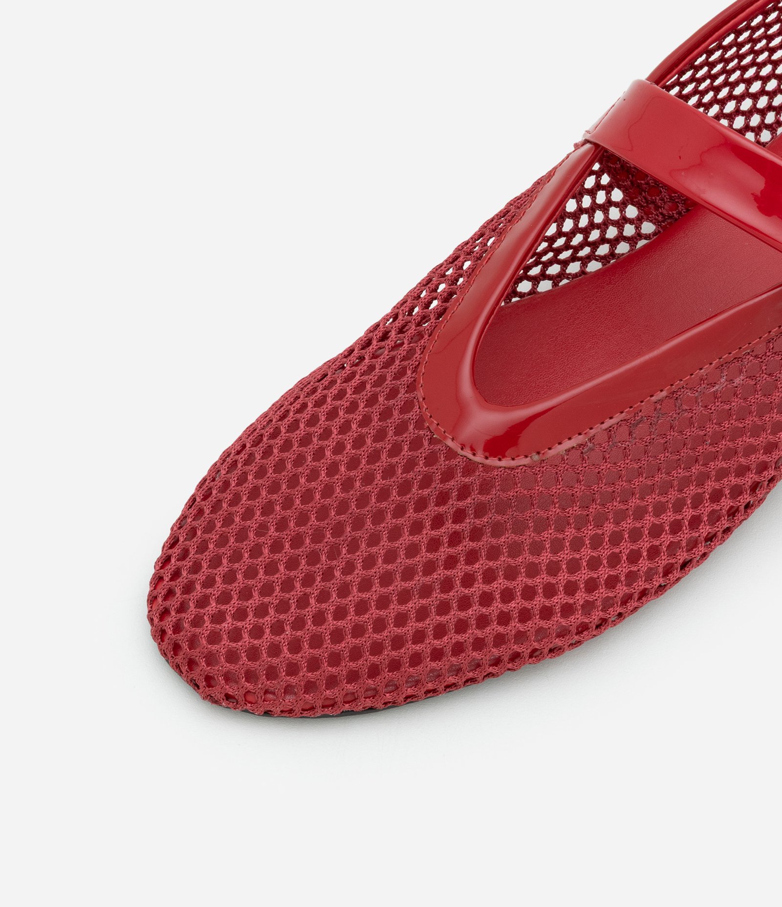 Sapatilha em PU com Textura Telinha e Bico Fino Vermelho 4