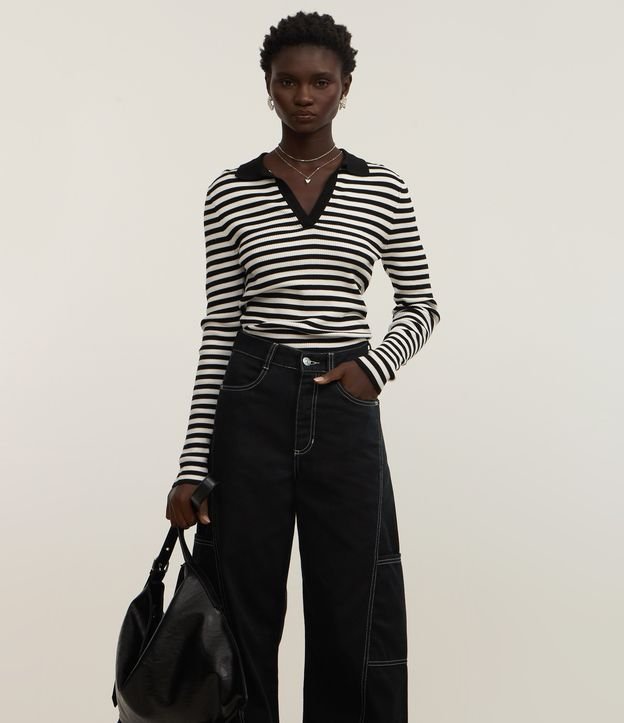 Calça Wide Leg em Sarja com Bolso Cargo Embutido